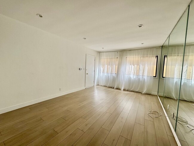 Photo - 337 Rexford Dr Unit 337 S Rexford Dr  4