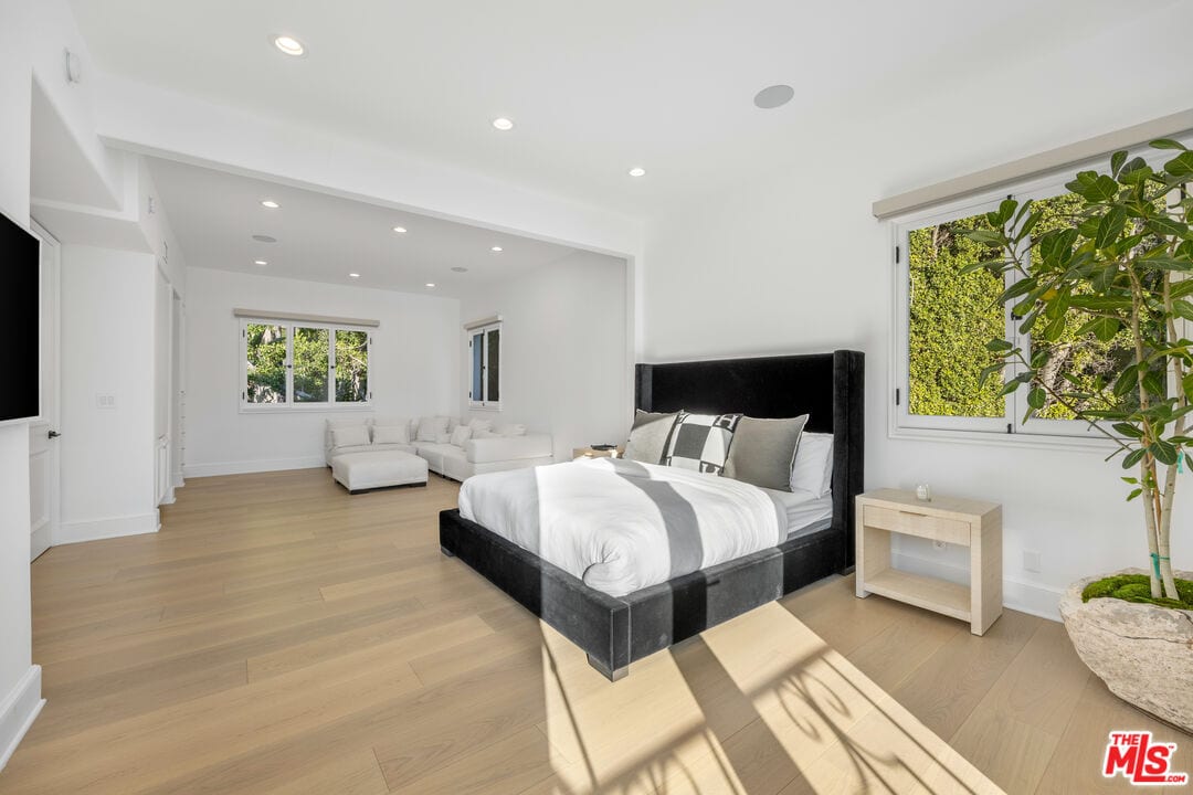 Photo - 1424 N Doheny Dr