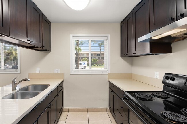 Melrose Manor Apartments - Riverside, CA - Melrose Manor Apartments - Riverside, CA