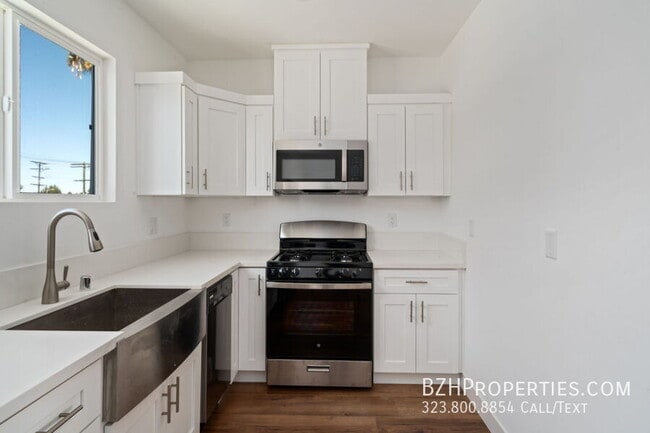 Photo - 6338 Beck Ave Unit 6338 1/2