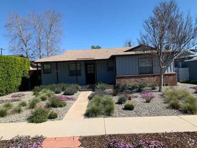 Building Photo - 8956 Swinton Ave Rental
