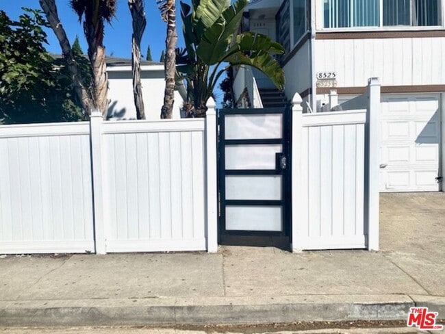 8525 1/2 Cadillac Ave-8525 - 8525 1/2 Cadillac Ave-8525 Condo Unit 8525