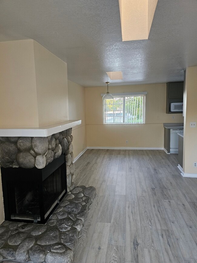 Building Photo - 417 N Glenwood Pl Unit C