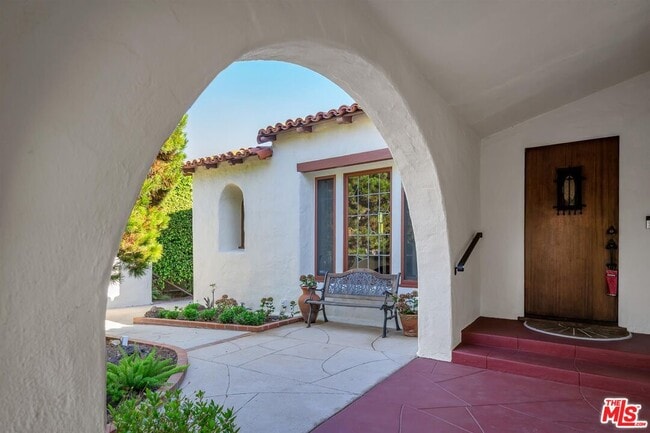 Photo - 10630 Wellworth Ave