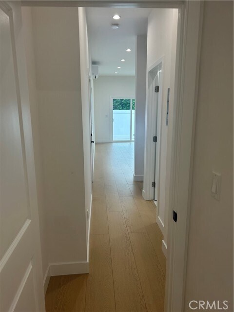 Photo - 11052 Emelita St