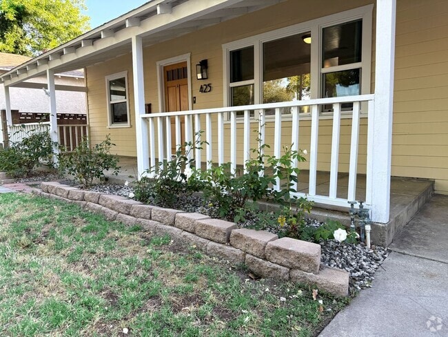 Building Photo - 425 N Lincoln St Rental