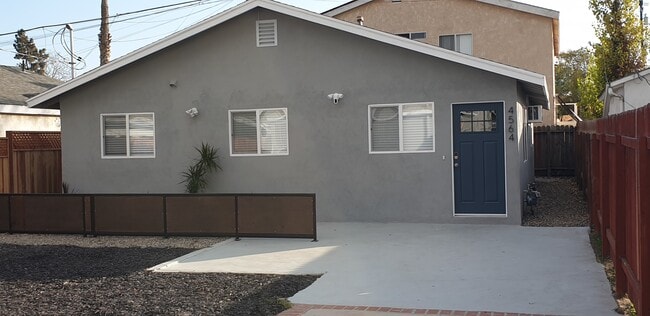 Building Photo - 4564 W 161st St