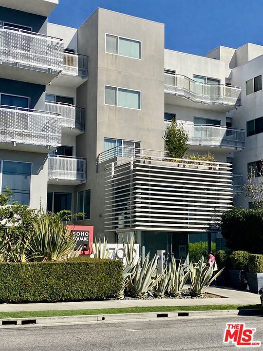 Building Photo - 1700 Sawtelle Blvd Unit 203