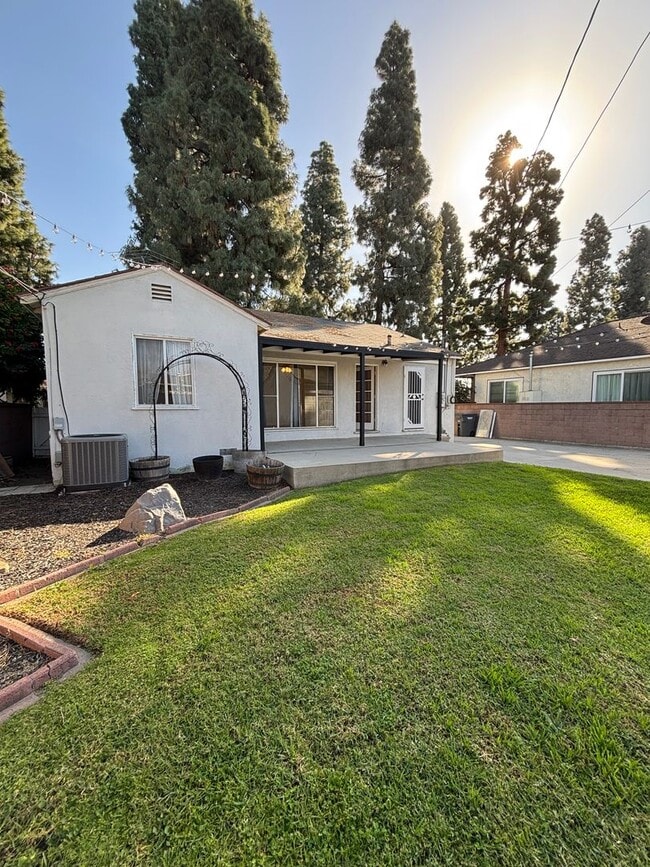 Photo - Charming 3-Bedroom Home with Large Yard on a Quiet Lakewood Street