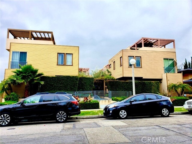 Building Photo - 41 N Oak Ave Unit 1 Rental