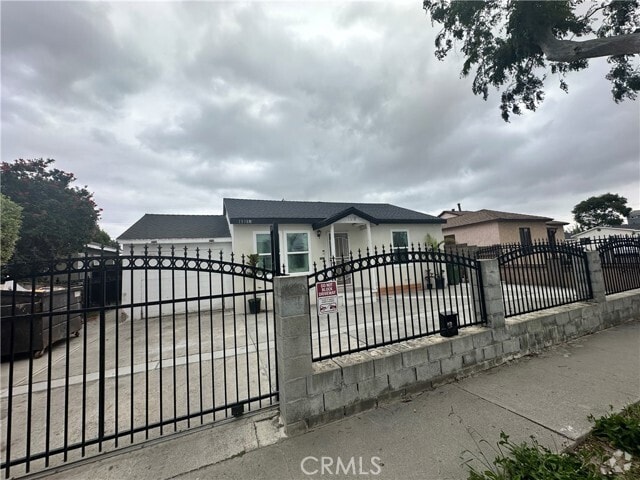 Building Photo - 1318 W 131st St Rental