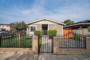 Photo - 803 E 89th St House
