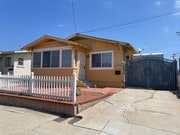 Photo - Gorgeous 2-bedroom house for rent! Best De...