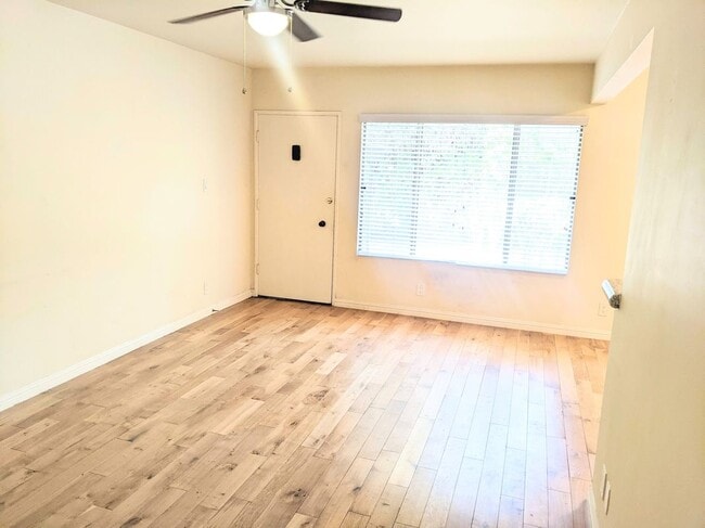 Photo - 10815 Morrison St Unit #3