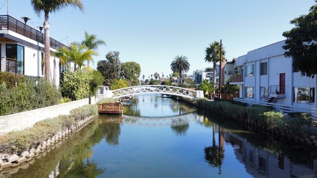 Building Photo - 2010 Pacific Ave Unit #1