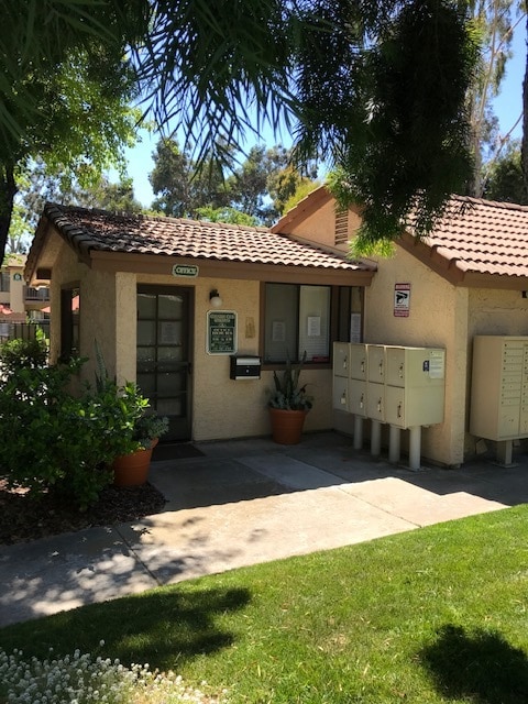 Office - Country Club Gardens