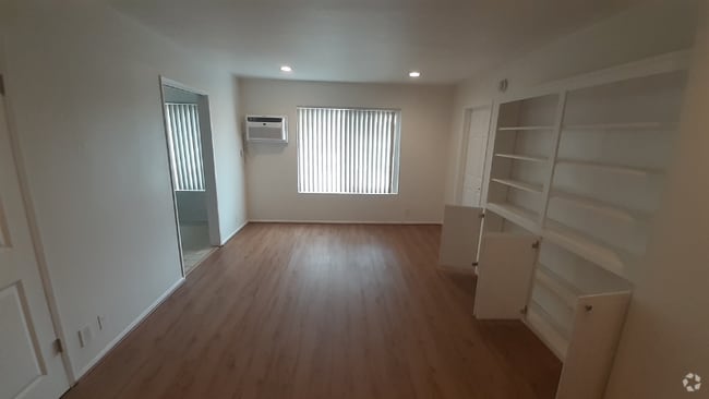 Building Photo - 5929 Laurel Canyon Blvd Rental
