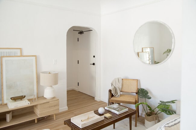 Photo - The Julie Lee