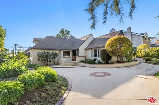 Building Photo - 1050 Centinela Ave