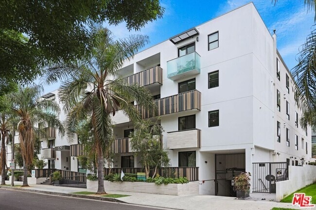 Building Photo - 129 S Kings Rd Unit ph2 Rental