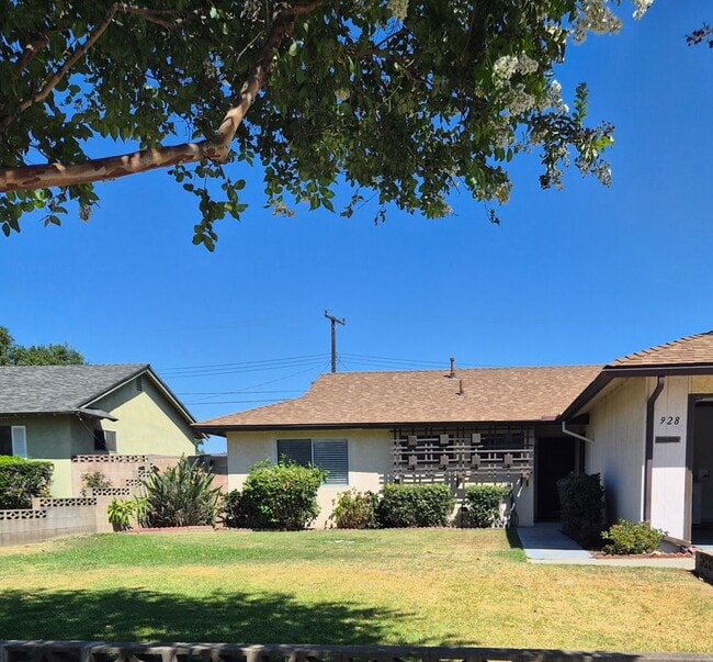 Building Photo - 928 N Humboldt Ave