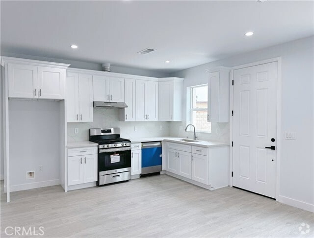 Building Photo - 15846 Hayland St Rental