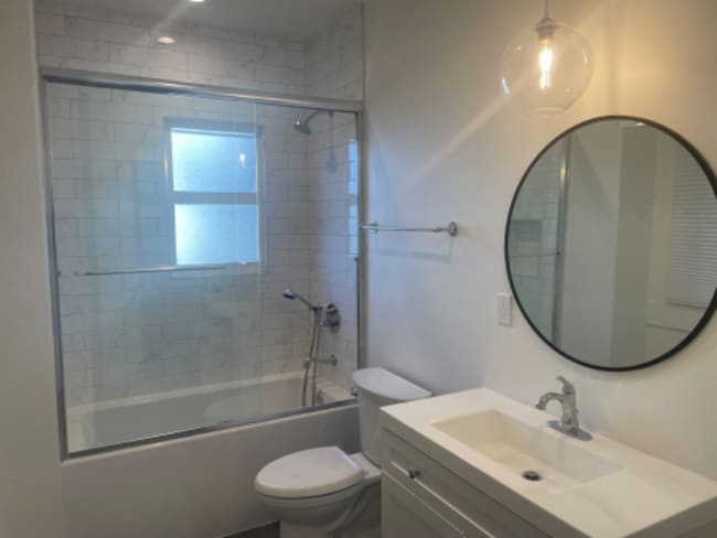 Photo - 1000 W 22nd St