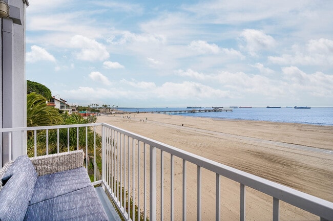 Photo - 16 S 36th Pl