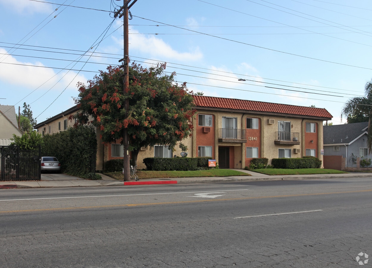 Photo - 13841 Vanowen