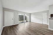 2BR, 2BA - 1015SF - Living Room - Venice Dreams