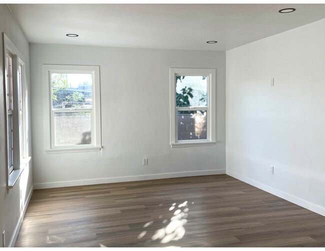 Photo - 211 E Alberta St