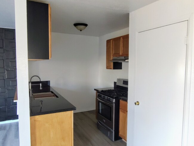 Photo - 14746 Delano St Unit 8