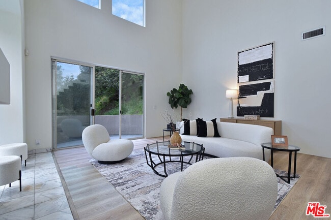 Photo - 1701 N Beverly Dr House