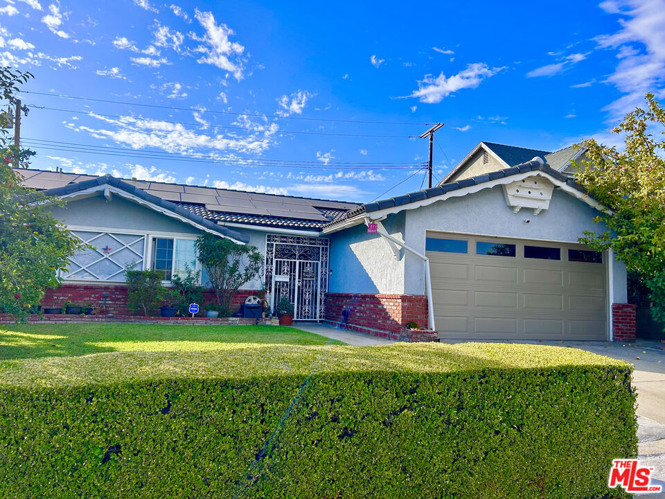 Photo - 809 Agajanian Way