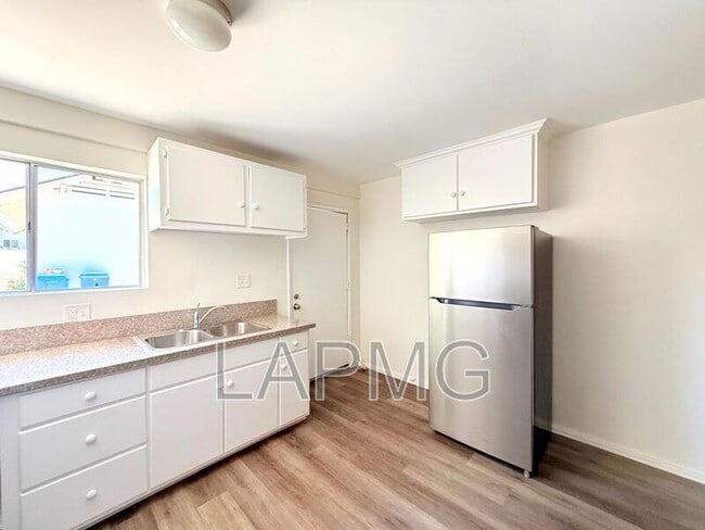 Photo - 927 - 929 1/2 Camulos Rd