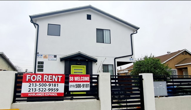 Building Photo - 84(142-144 1/2) Unit 84(142F)