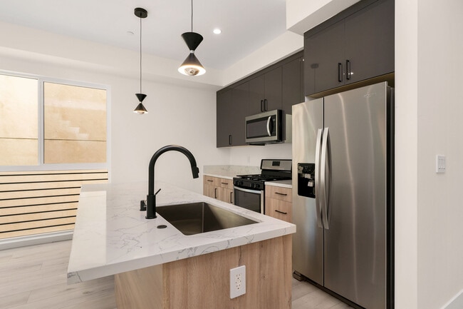 Photo - 15330 Weddington St