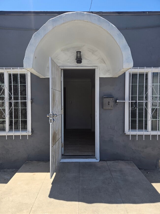 Building Photo - 6417 Gifford Ave