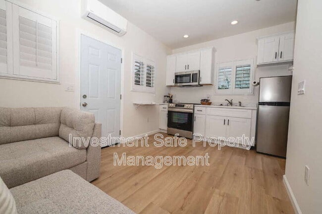 Photo - 1638 Dartmouth St House