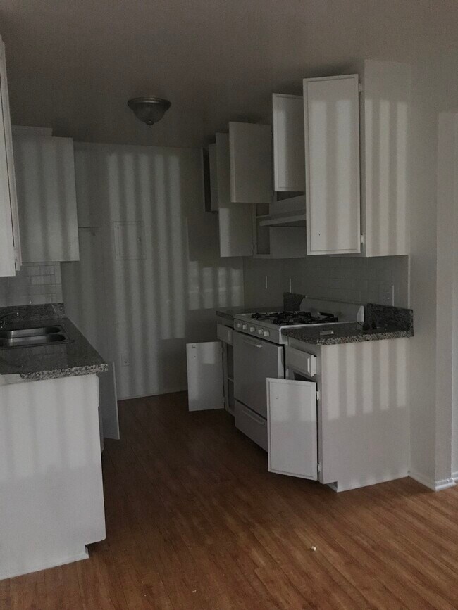 Photo - 8100 Owensmouth Ave Unit San Orion