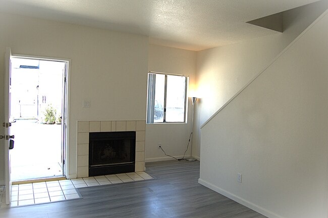 Photo - 1323 W Palmyra Ave Unit #B