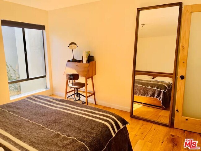 Photo - 950 Kings Rd Unit 353