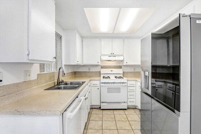 Photo - 3221 Triumph Ln Unit Apt. #1