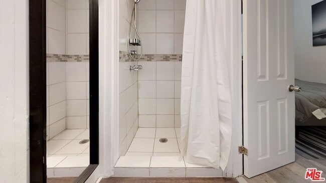 Photo - 647 W 18th St Unit 210