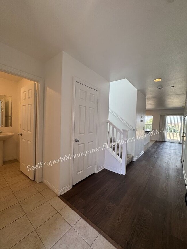 Photo - 2817 Goldenrain St