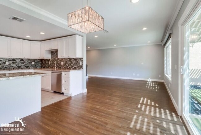 Photo - Charming 3Bdm 2.5Ba Townhome in the Clairemont Mesa Community!