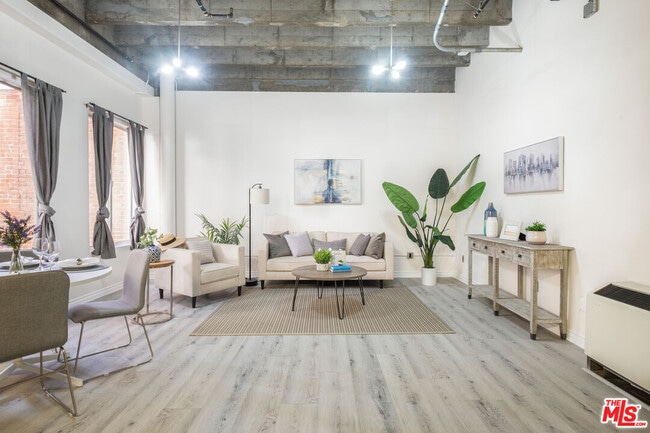 Photo - 312 W 5th St Unit 606