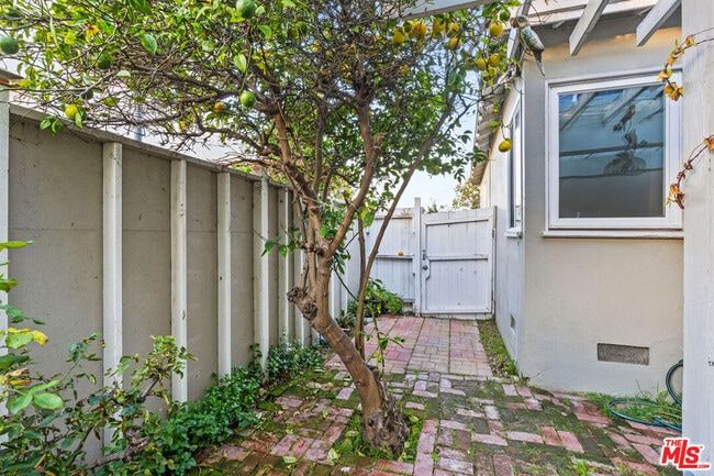 Photo - 4183 Commonwealth Ave