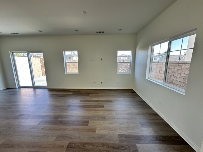 Photo - 158 N Sutter Ave