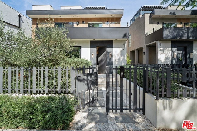 Building Photo - 656 Huntley Dr Unit 101